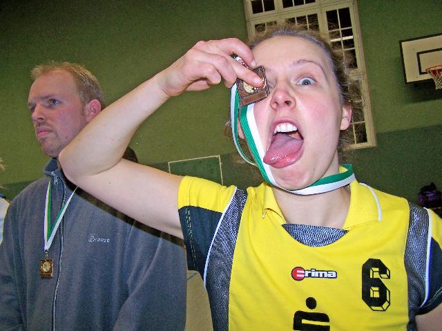 Sach.Mixed in Zwickau211_edited.JPG - Oh Biene, wann wirst Du mal Erwachsen,hihihi?